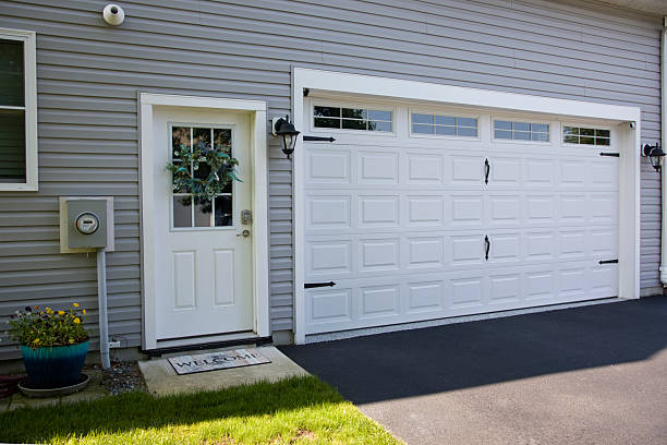 24/7 Emergency Garage Door Panel Replacement experts in Moore Haven, FL
